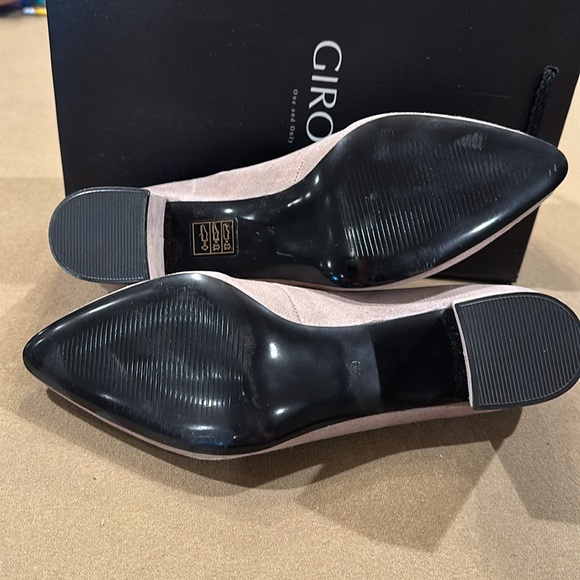 NEW in the box! Girotti Suede Pumps - Picture 2 of 7